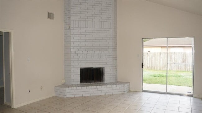 Building Photo - 8211 Valeta Dr