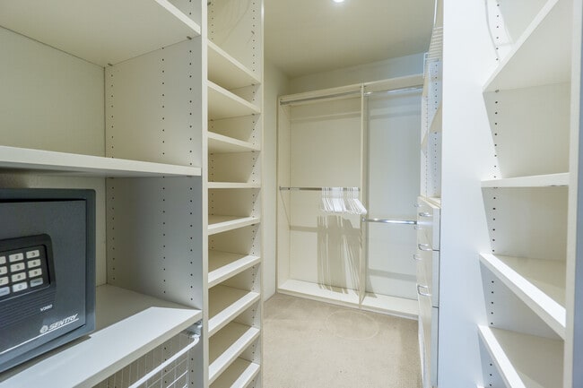 Building Photo - 346 1st St