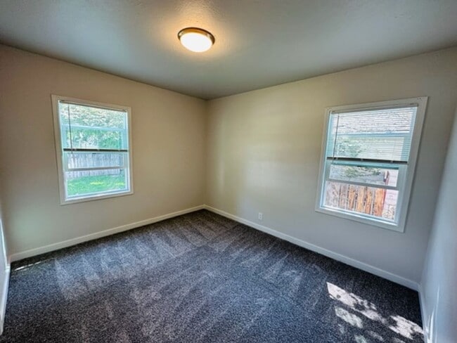 Building Photo - Adorable remodeled in 2023 2 bedroom 1 bathroom duplex available soon!