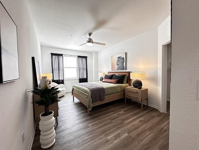 Building Photo - Luxury + Location: Limited-Time Savings!