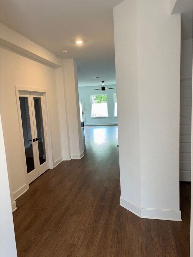 Building Photo - 3 Bedroom 2 Bathroom Georgetown Home