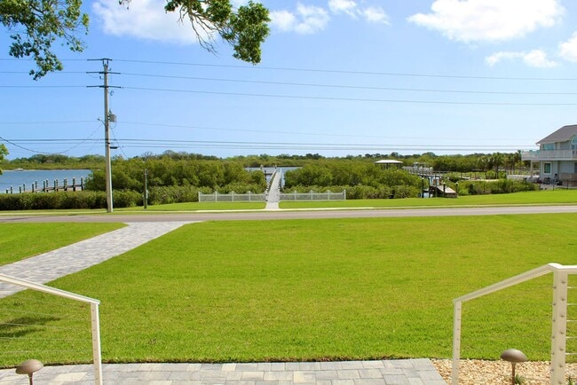 Building Photo - Fully Furnished 3 Bedroom, 3.5 Bath Home with Stunning Intracoastal Views