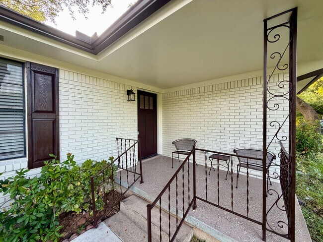 Building Photo - Completely Renovated 3BR / 2BA House | Midway ISD