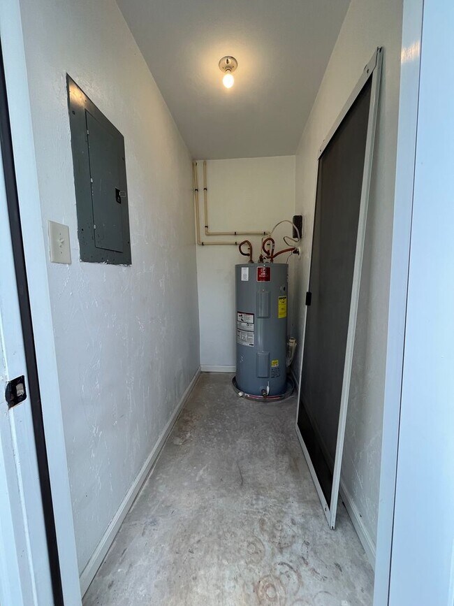 Building Photo - 1569 Jacks Dr