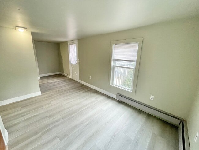 Building Photo - 20 Latham Ct