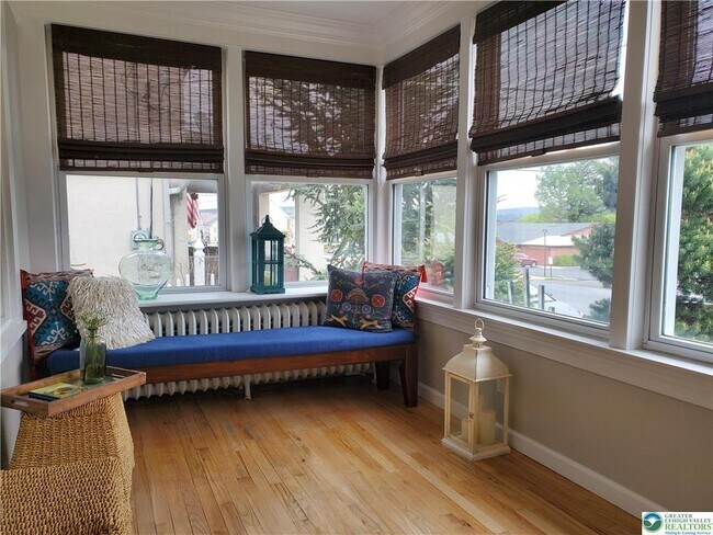 Building Photo - 628 Coal St