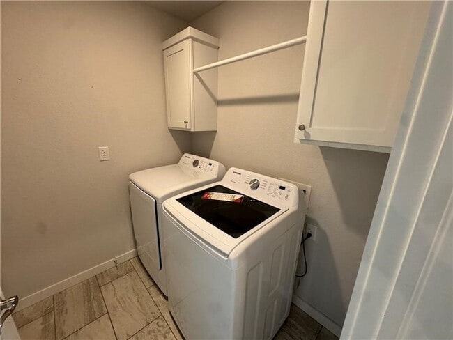 Building Photo - 4401 W Havana Ave