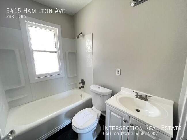 Building Photo - Spacious 2 Bed/1Bath w/Updated Kitchen