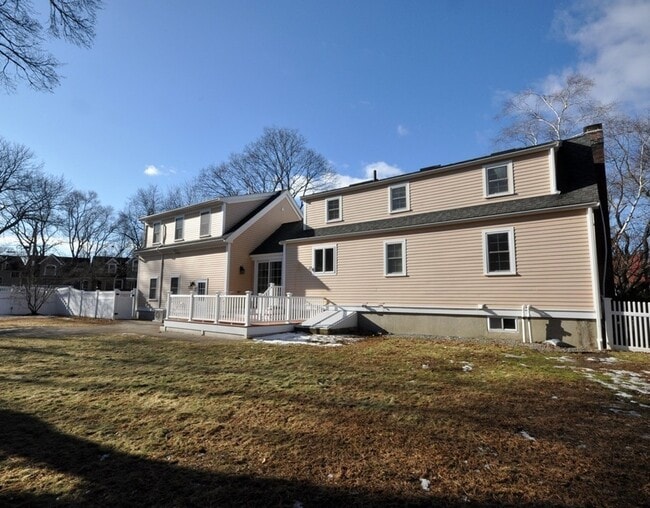 Building Photo - 66 Southfield Cir