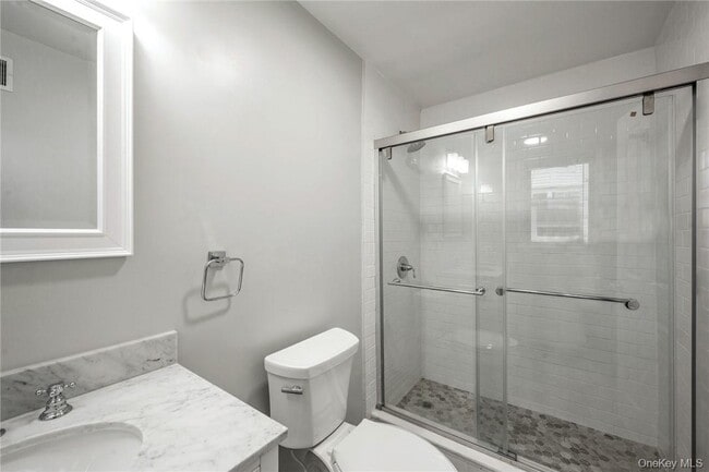 Building Photo - 122 Sagamore Rd