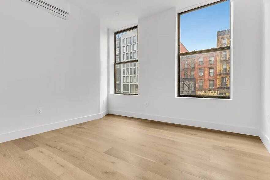 Building Photo - 261 Bowery