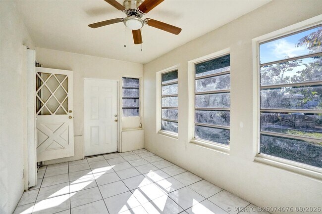 Building Photo - 1318 NW 11th Pl
