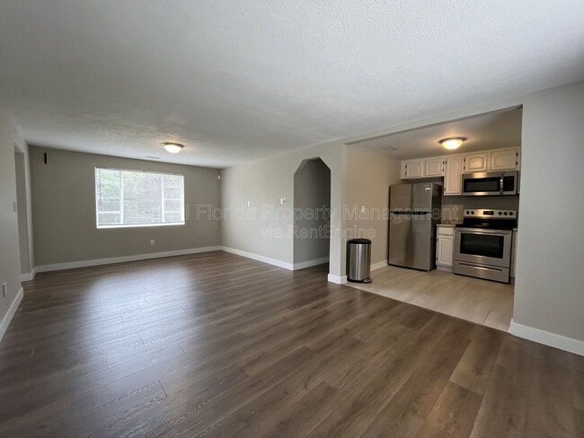 Building Photo - 224 Lakewood Dr