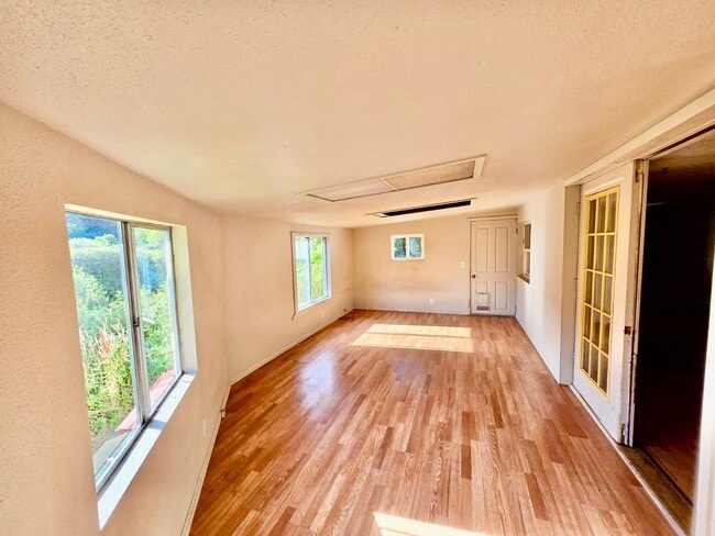Building Photo - 3bd/2bath Manufactured home Available Now!