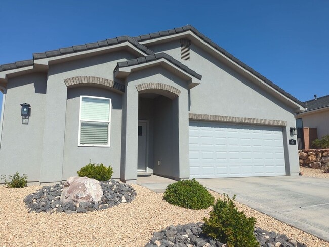 Building Photo - Modern 3 Bedroom Home with Spacious Layout!