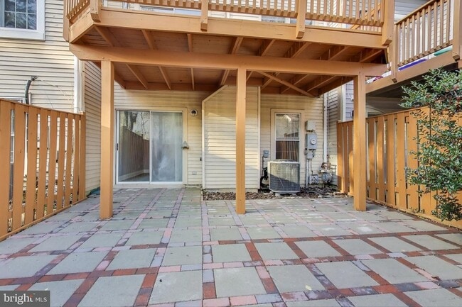 Building Photo - 2851 Strauss Terrace