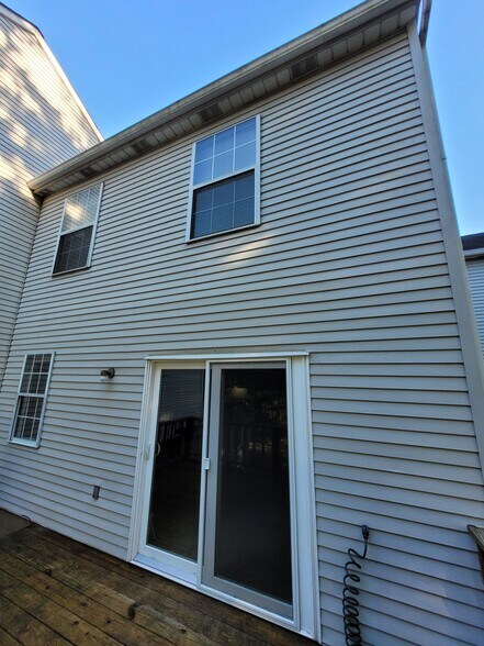 Sliding doors to rear Rec Room & Kitchen - 2 Maple Dr