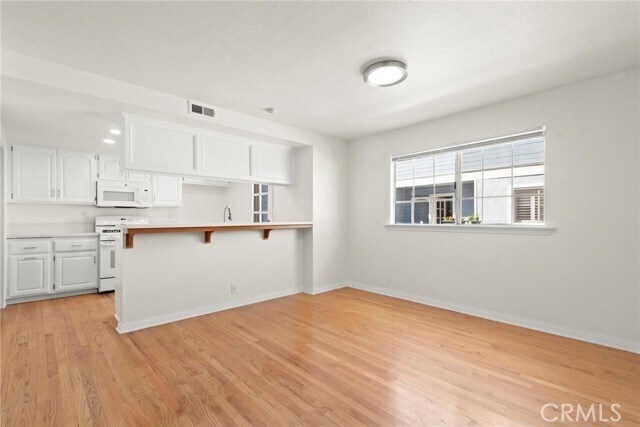 Building Photo - 313 N Broadway