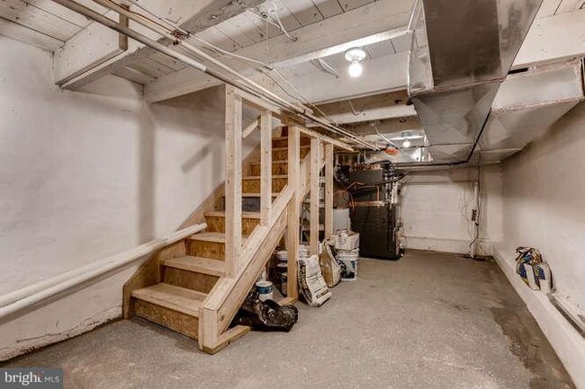 Building Photo - 516 S Duncan St