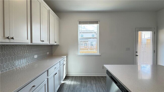 Building Photo - 104 Holt Ln