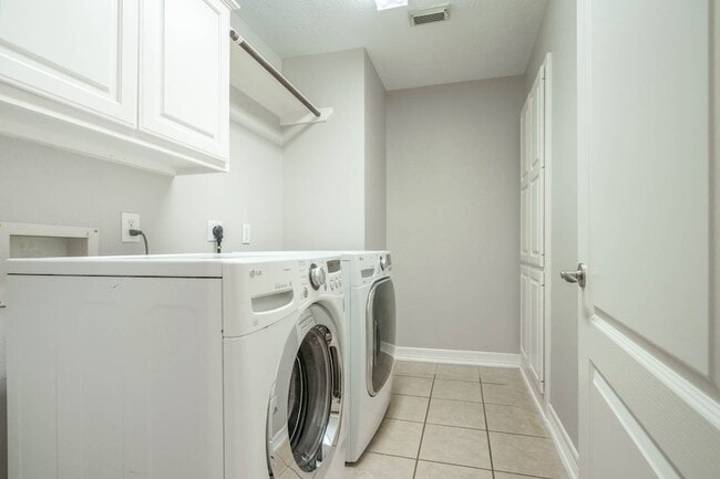Building Photo - 6331 Collina Springs Ct