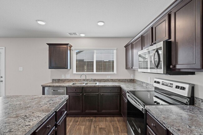 Building Photo - Craftsman in Cleburne