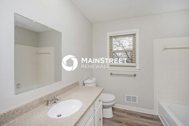 Building Photo - 3 Bedroom Pet-Friendly Home in LOUISVILLE, KY with Main Street Renewal