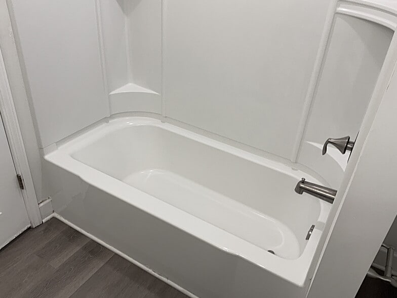 Building Photo - 5702 Lakemont Dr