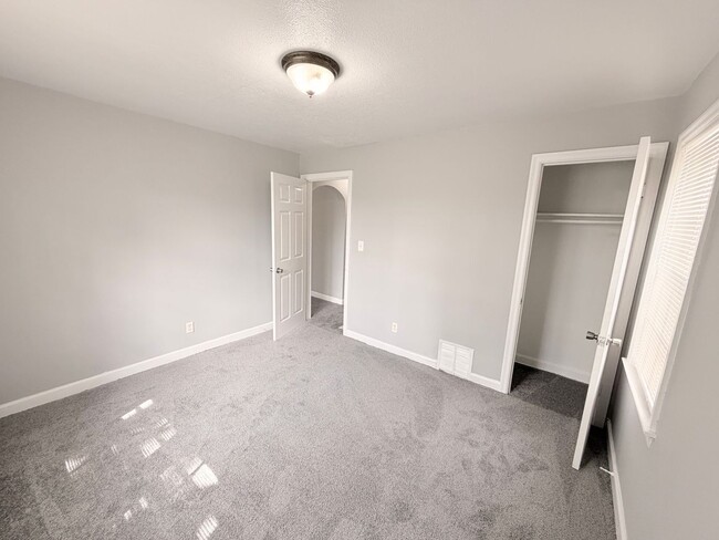 Building Photo - 1207 N McCoy St