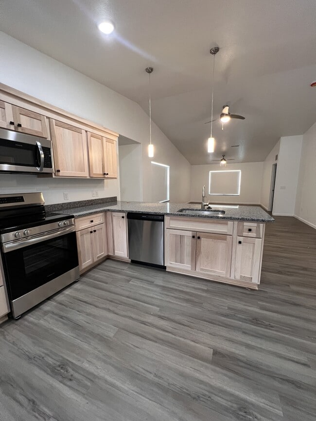 Building Photo - 209 Millersburg St