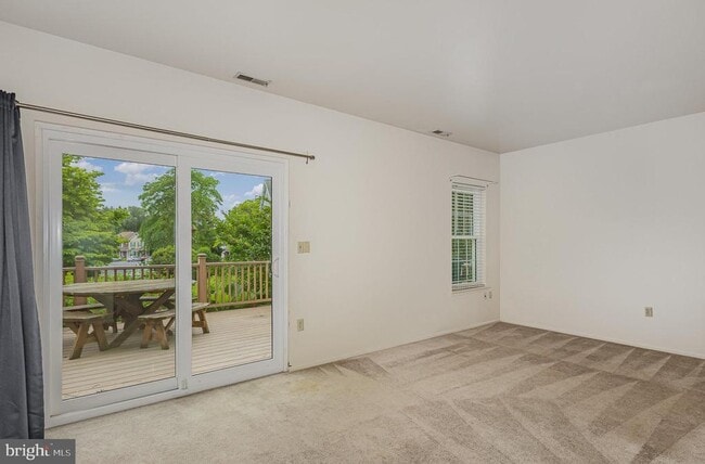 Building Photo - 1140 Hedgerow Ln