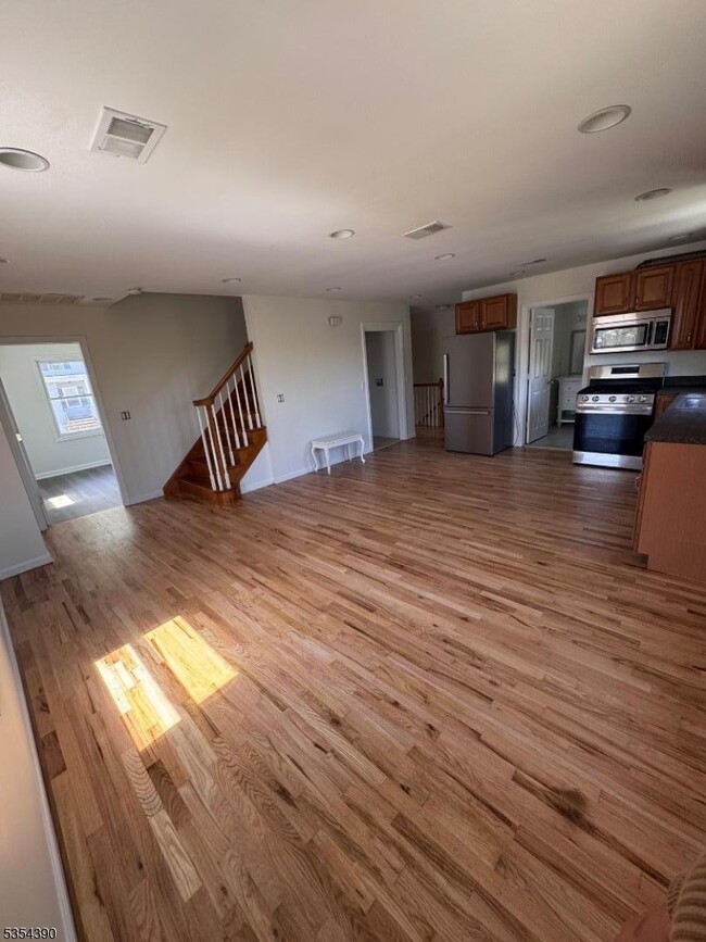 Building Photo - 12 Woodside Ave