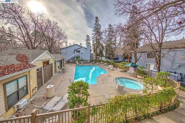 Building Photo - 7114 Cross Creek Cir