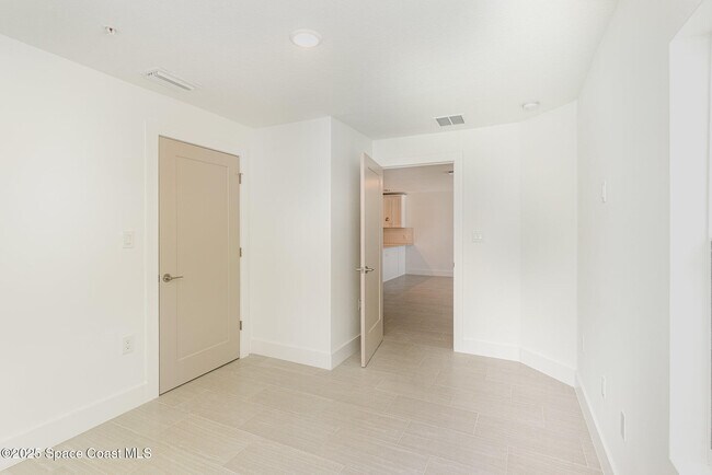 Building Photo - 1605 Par St NE