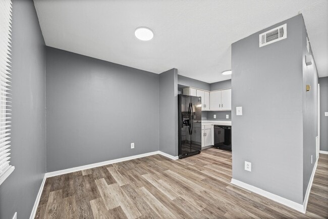 Building Photo - Convenient 1 Bedroom, 1 Bath first-floor condo located in Pawtuckett on the Green near the airpor...