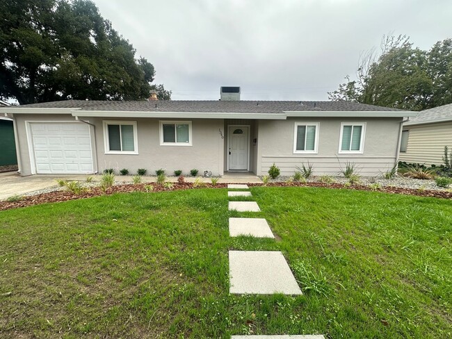 Building Photo - Charming 3-Bed Home with Huge Yard & Fresh Upgrades