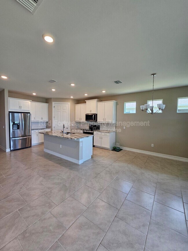 Building Photo - 623 Parkshore Lk Ave