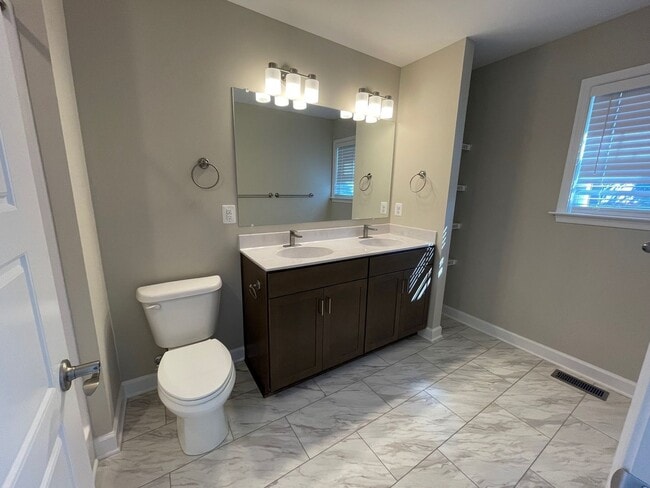 Building Photo - 3-Story Luxury Townhouse in Conger Creek