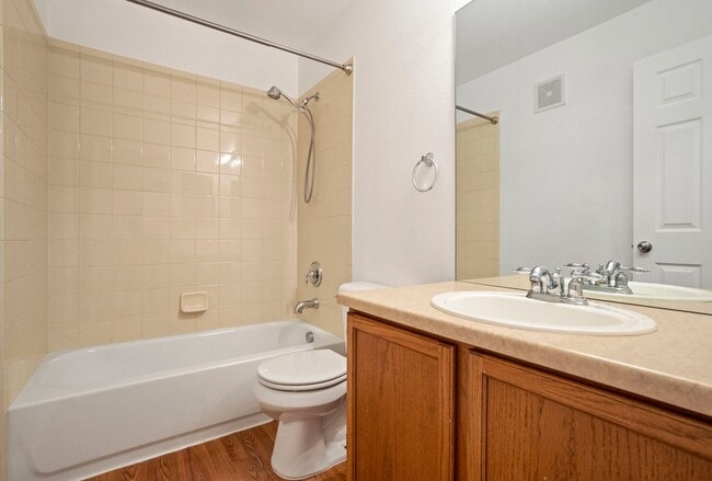 Building Photo - Cute 2bd, 2.5ba Townhome Across from Cottonwood Park....shorter lease term available