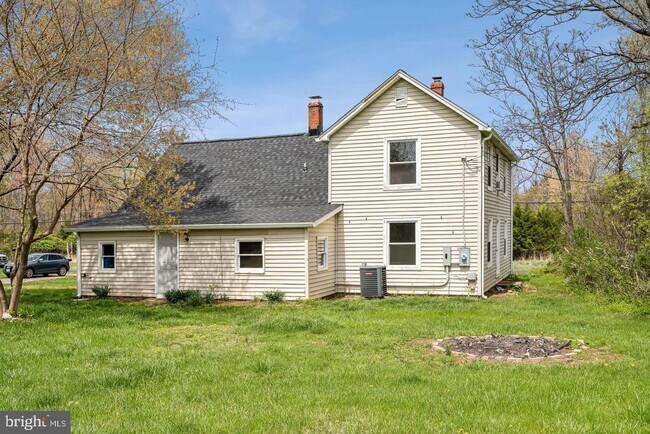 Building Photo - 5023 Broad Run Church Rd