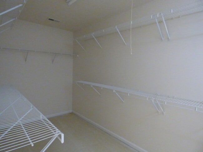 Building Photo - Beautiful Home in Cady Lake Subdivision