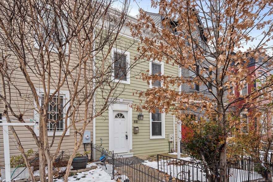 Building Photo - 810 4th St NE