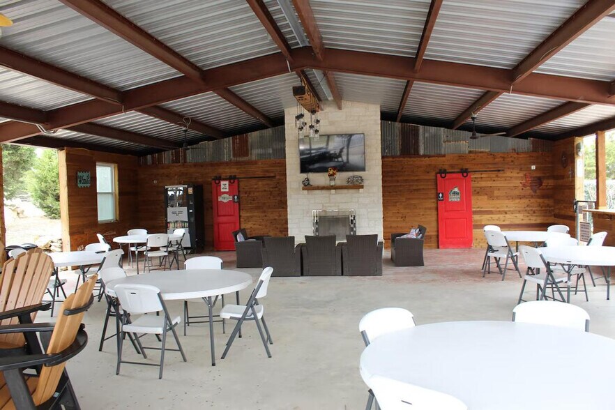 Building Photo - 299 Willow Springs Dr