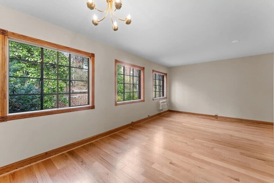 Building Photo - 1649 Preston Rd