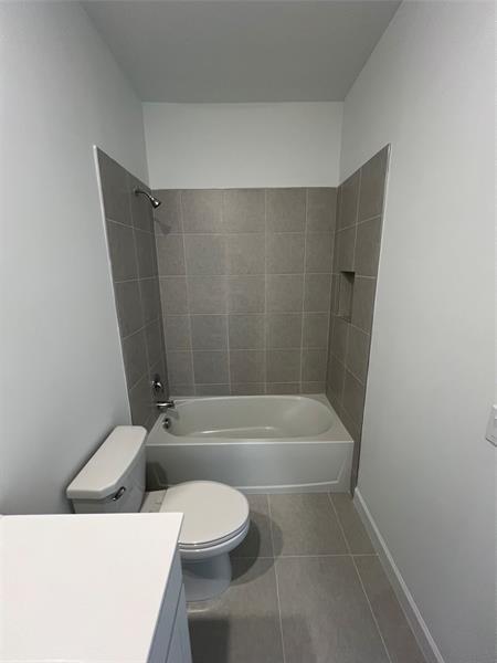 Building Photo - 655 SE Lk Fls St