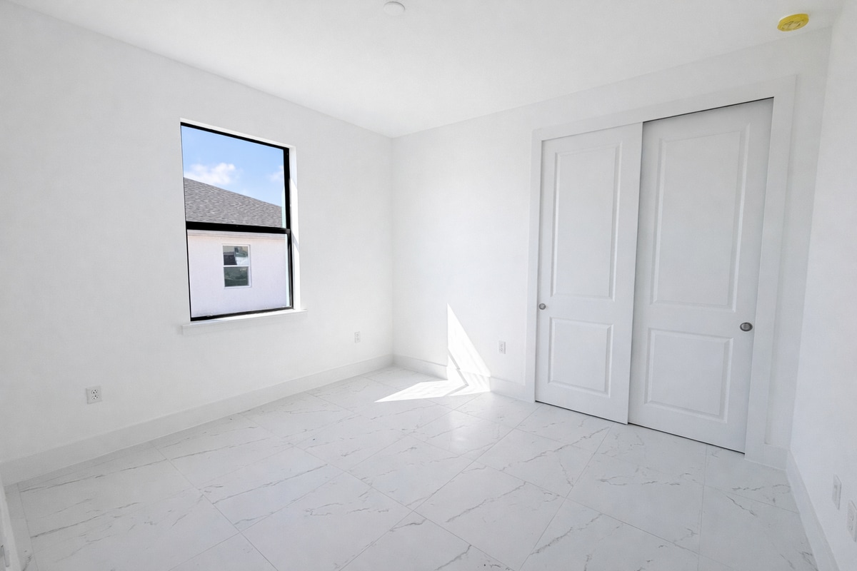 Building Photo - 830 Holmes Ave