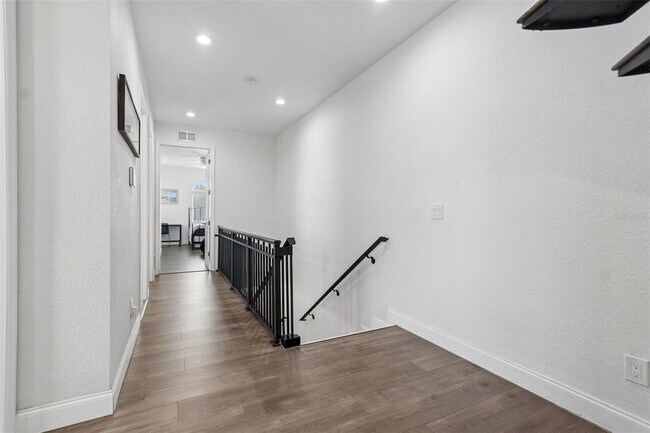 Building Photo - 2113 W Cass St