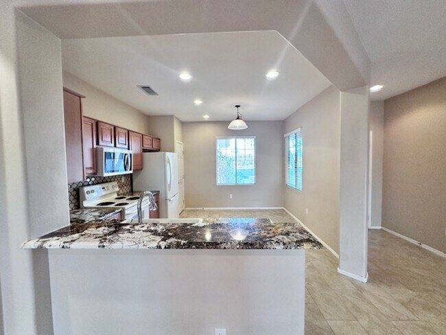 Building Photo - Updated 3 Bed/2 Bath in 55+ Community
