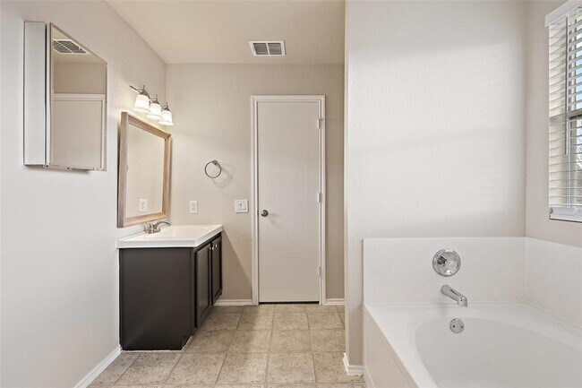 Building Photo - 1617 Anise Dr