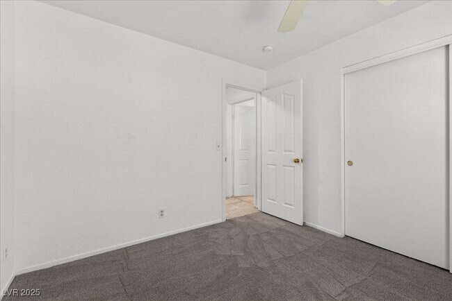 Building Photo - 2623 S Durango Dr